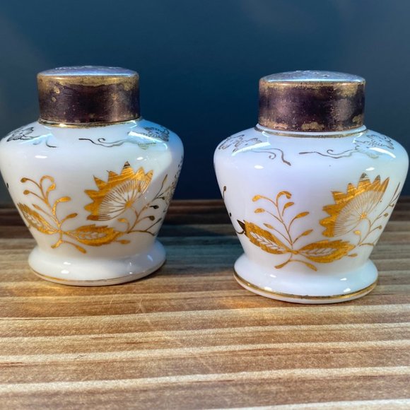 Vintage Irice Japan Porcelain Salt & Pepper Shakers-Hand Painted w/Brass Caps - Picture 4 of 7